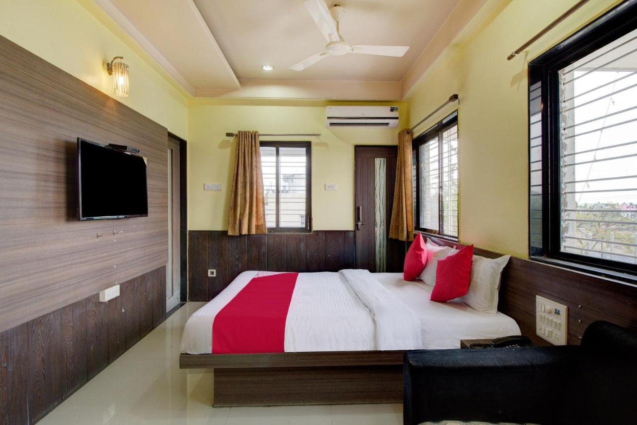 Oyo Slp013 Savan And Sapna Lodging Hotel Solapur Bagian luar foto