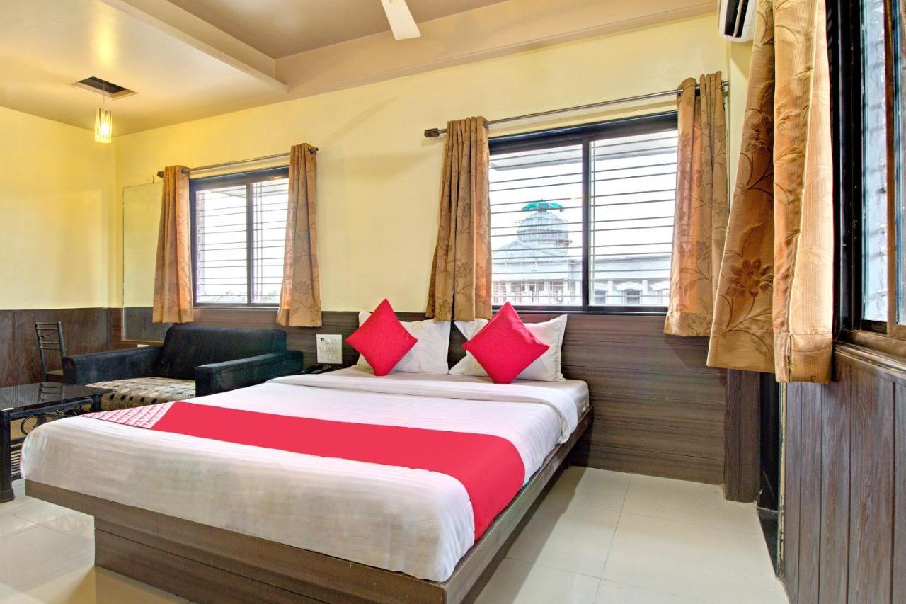 Oyo Slp013 Savan And Sapna Lodging Hotel Solapur Bagian luar foto