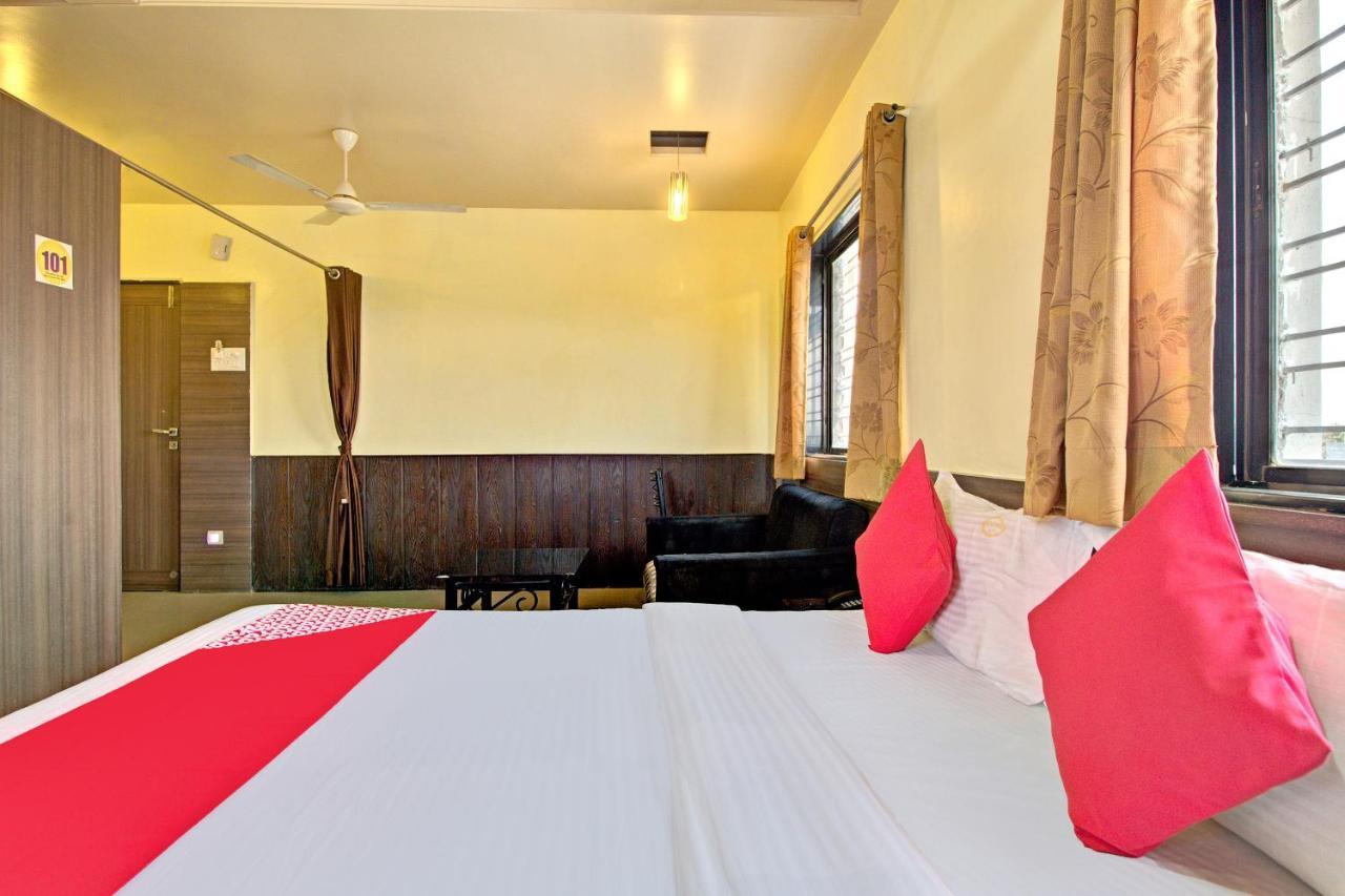 Oyo Slp013 Savan And Sapna Lodging Hotel Solapur Bagian luar foto