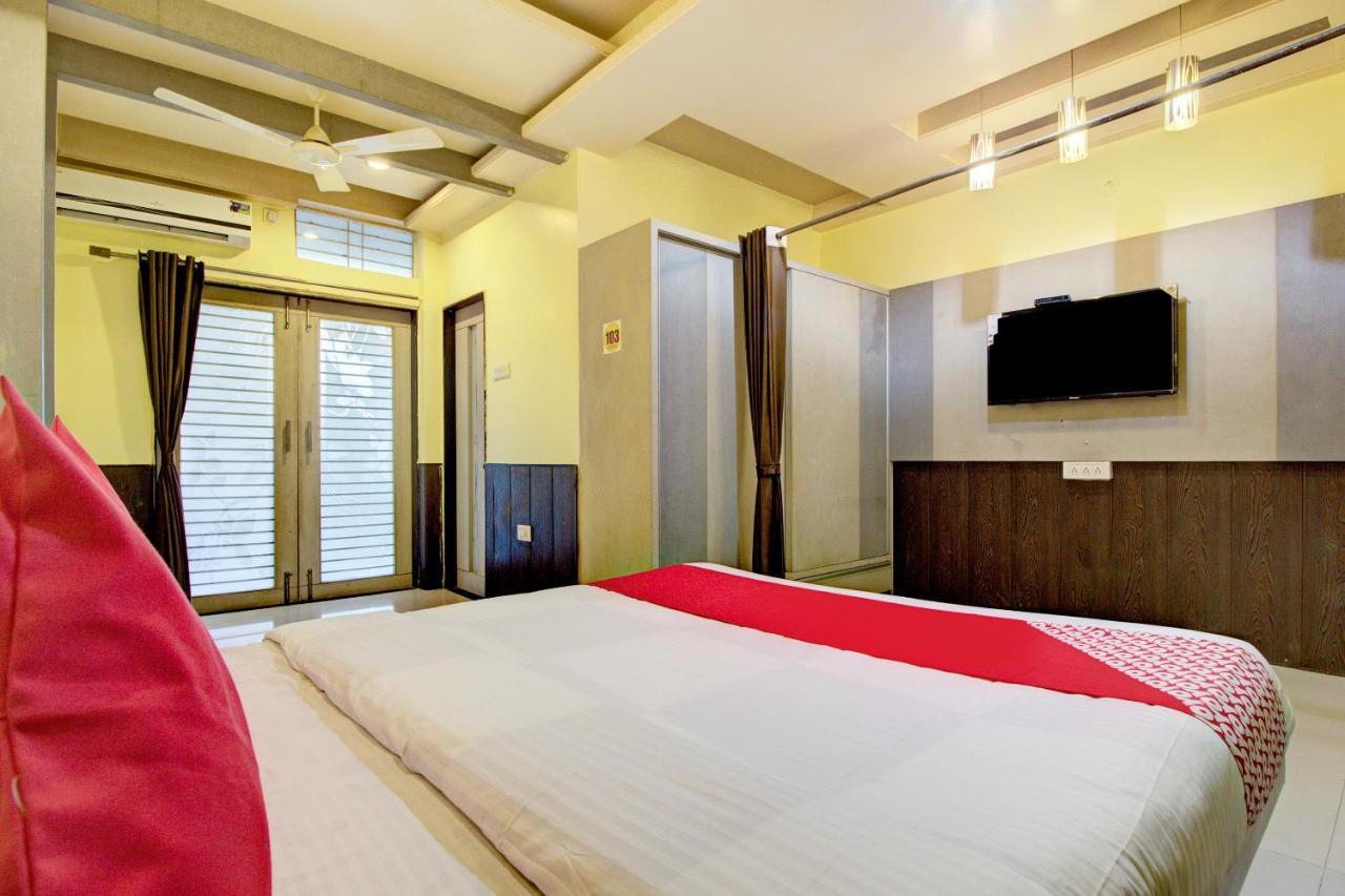 Oyo Slp013 Savan And Sapna Lodging Hotel Solapur Bagian luar foto